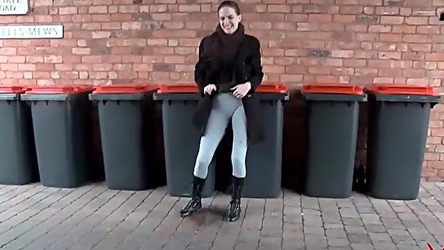 Pretty girl in leggings pisses in public